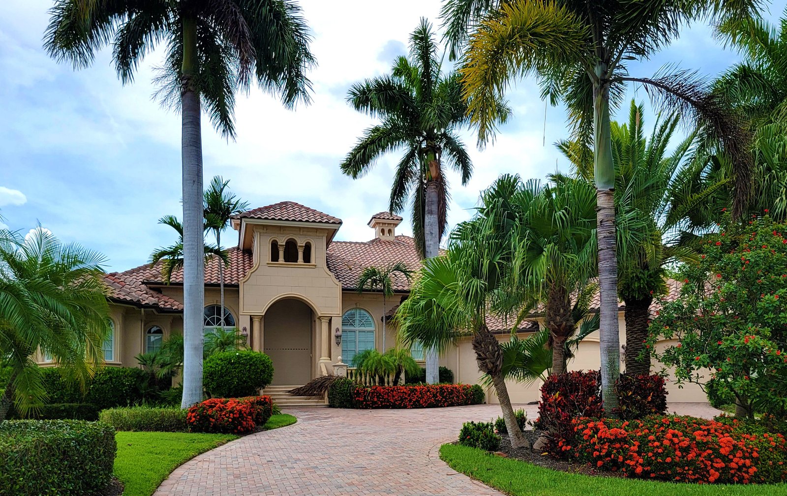 Seasonal yard cleanup service